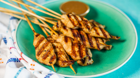 Sweet Chicken Skewers With a Peanut Dip